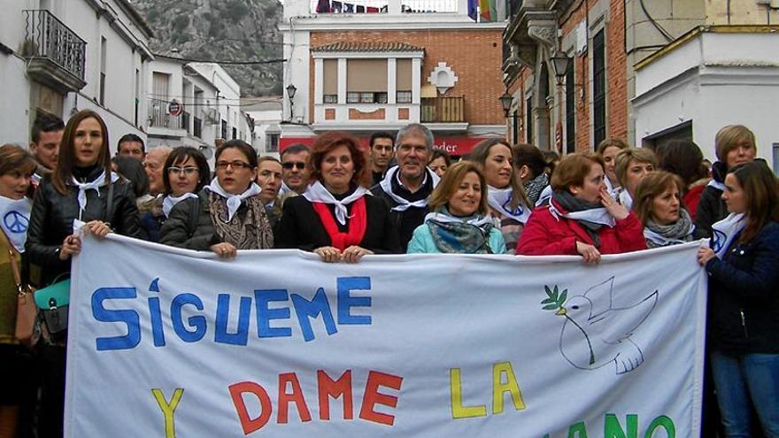 Una marcha de escolares conmemora el Día de la Paz y la no Violencia