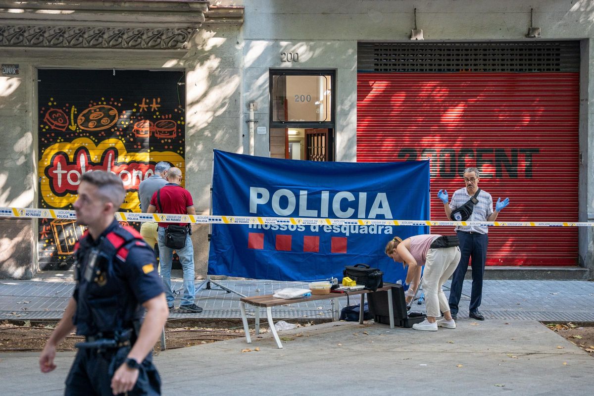 Consell de Cent al 200, el lugar donde murió una persona por causas que se investigan, esta tarde. Consell de Cent al 200, el lugar donde murió una persona por causas que se investigan, esta tarde.