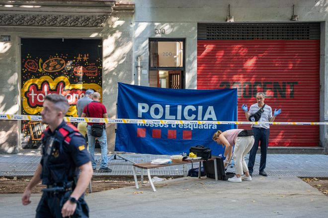 Consell de Cent al 200, el lugar donde murió una persona por causas que se investigan, esta tarde.