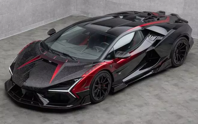 Esteban Ocon amplía su garaje con un nuevo Lamborghini Revuelto muy exclusivo