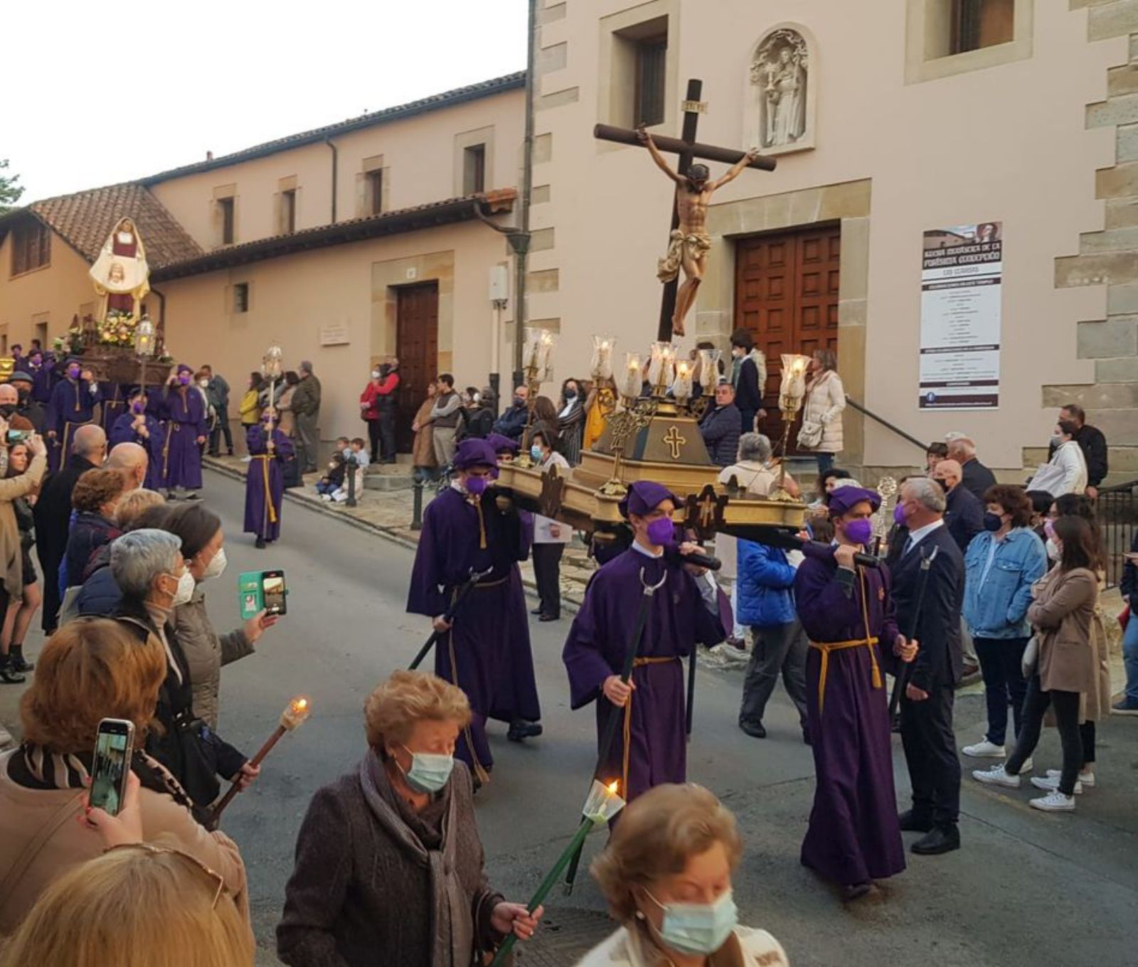 Un momento de la procesión de Villaviciosa. | Vicente Alonso