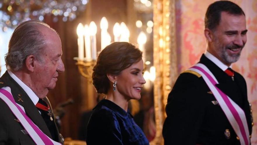 Felipe VI pone como ejemplo a su padre por la &quot;lealtad&quot; a la democracia