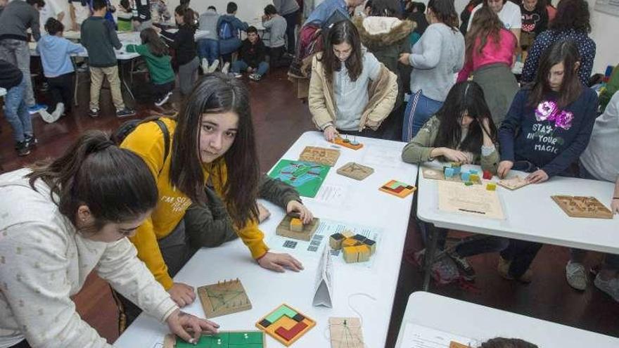 Doscientos escolares de cuatro centros educativos de Vigo, Arcade, Redondela y Pontevedra abrieron ayer los talleres de Imatxina. // C. Graña