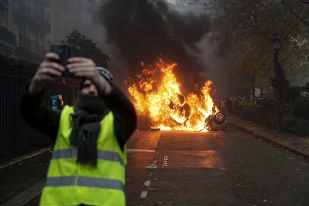 Enfrentamientos entre ''chalecos amarillos'' y Policía en París