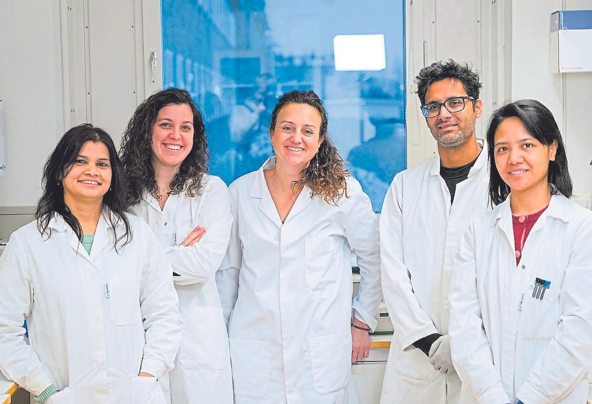 El equipo científico con las dos mallorquinas en el centro de la imagen.