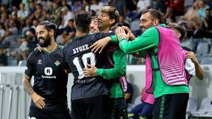 Los jugadores del Betis celebran el gol de Ayoze.