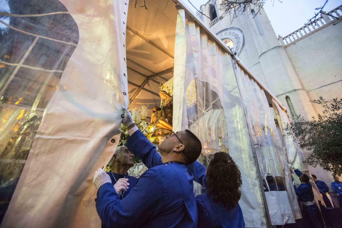Imágenes de La Cofradía de Nuestra Señora de la Piedad y Caridad y Cristo de la Paz de 2019, debido a la lluvia no pudieron procesionar.