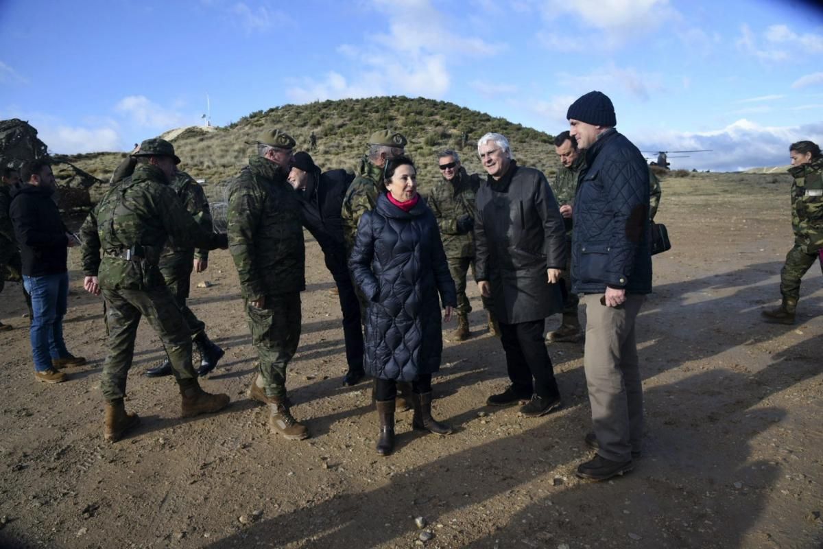 Maniobras militares en la base de San Gregorio