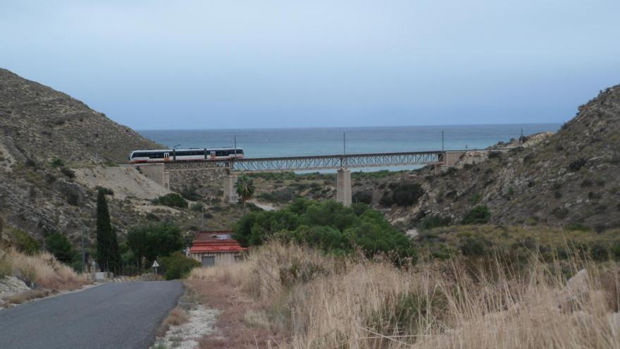 La reforma de un puente entre El Campello y La Vila obligará a cortar la línea del TRAM 20 días