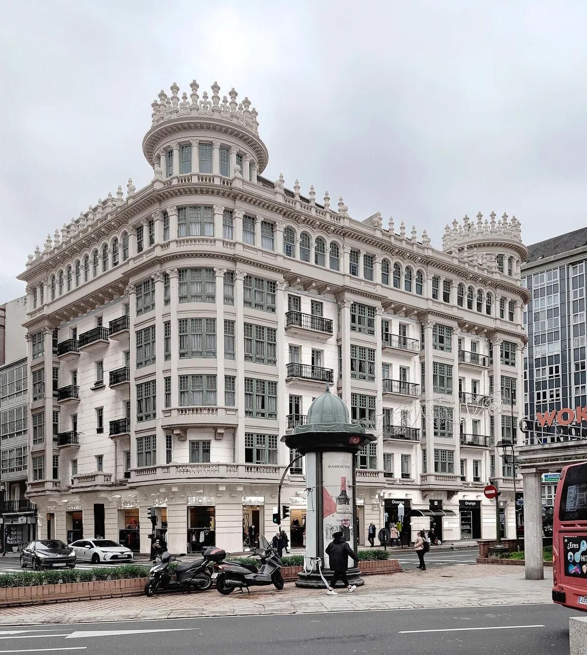 Recreación de la apariencia de la Casa Escariz, vista desde la plaza de Pontevedra, cuando se complete la renovación de la fachada.