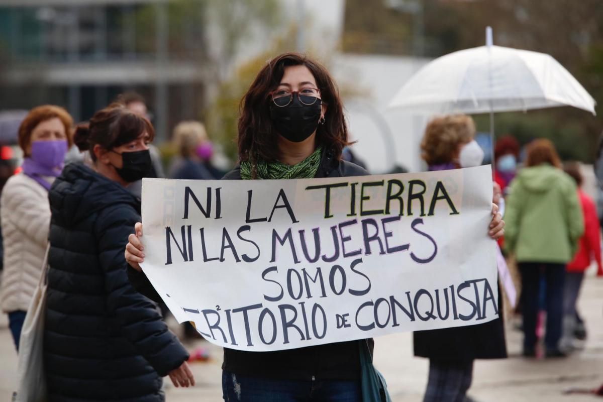Ni lluvia ni covid frenan el acto central por el 8M en Córdoba
