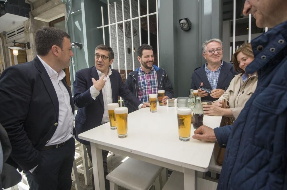 Patxi López hace campaña en A Coruña