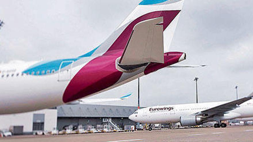 Eurowings-Maschinen am Flughafen.