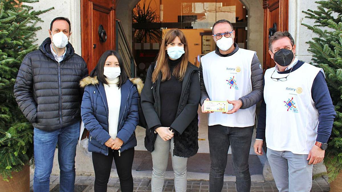 Rotary Ontinyent regala 2.250 euros en vales para juguetes ...
