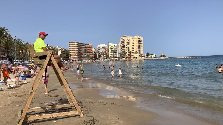 Torrevieja inicia la vigilancia de las playas a la espera de las mejoras del nuevo contrato