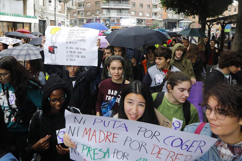 Estudiantes protestan en València contra el machismo en las aulas