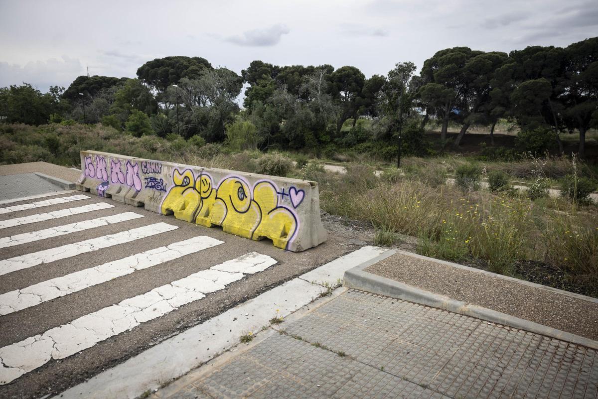 Final de la calle Hydra de Valdefierro, que quedará unida con un puente con Montecanal por el Canal Imperial de Aragón.
