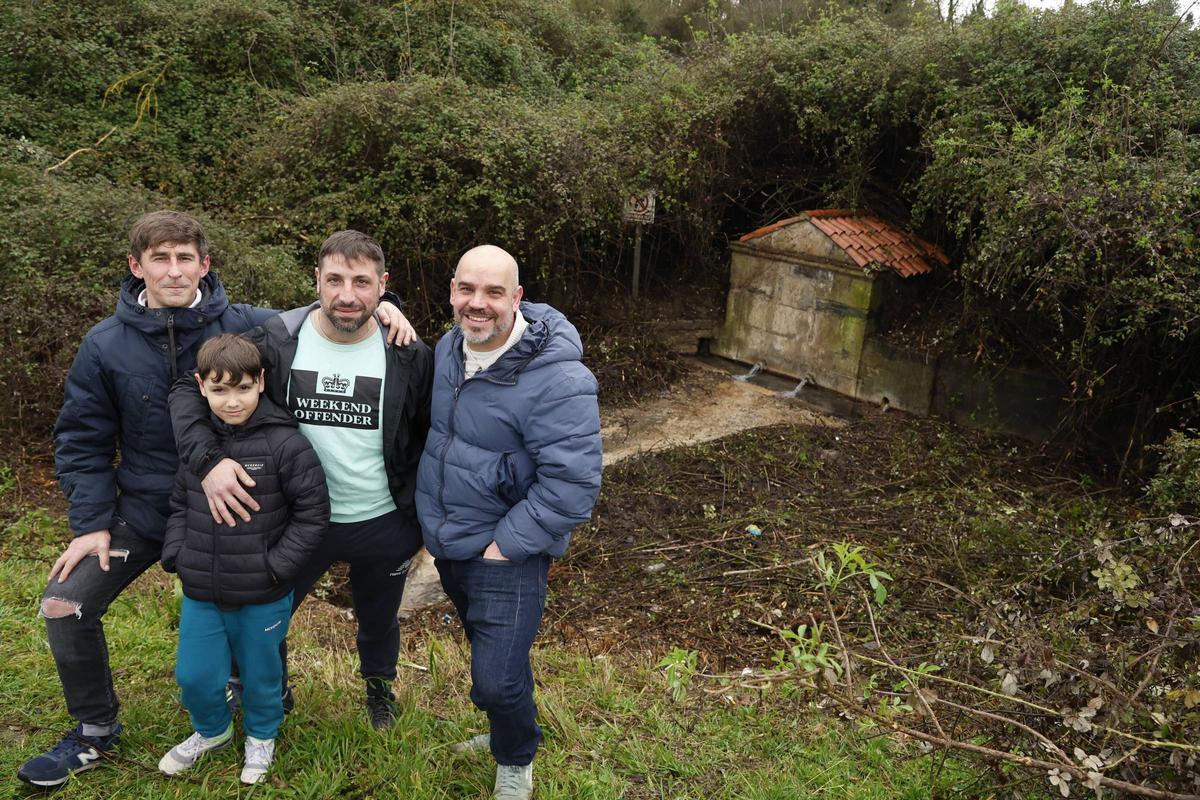 La histórica fuente de Contrueces, en Gijón, de nuevo a la vista gracias al trabajo e iniciativa de los vecinos (en imágenes)