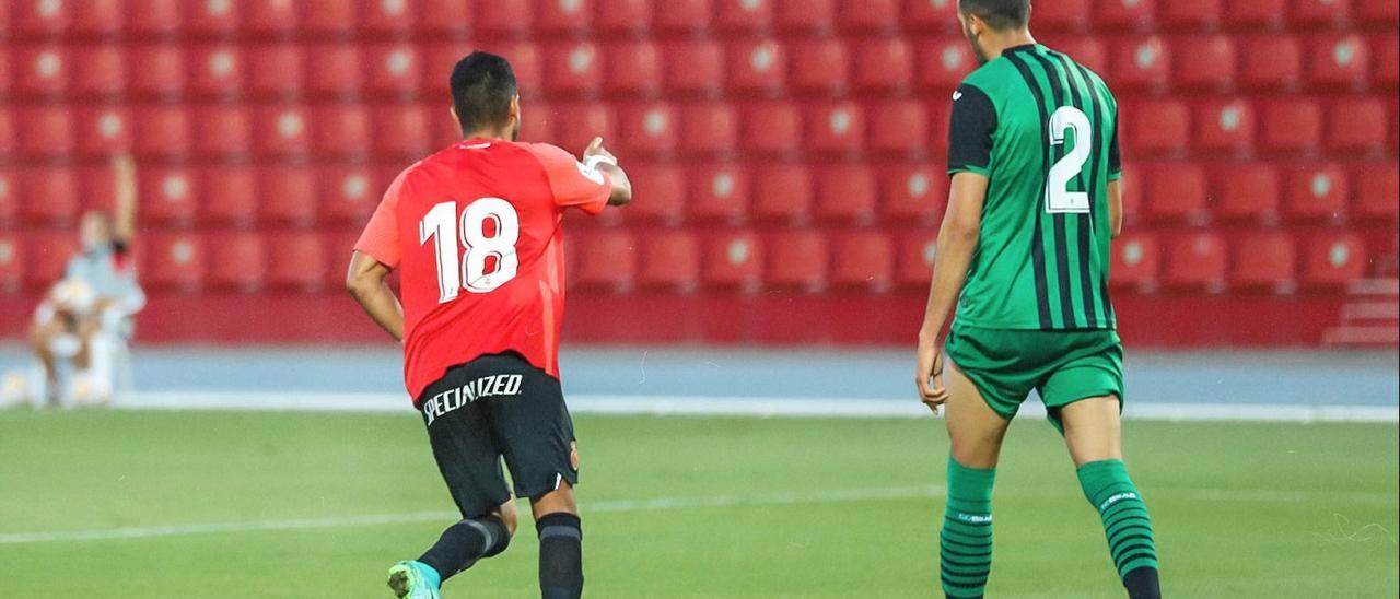 Ángel celebra su primer gol con la camiseta del Mallorca