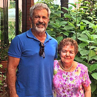 Rosita Morán, con Mel Gibson. | LNE
