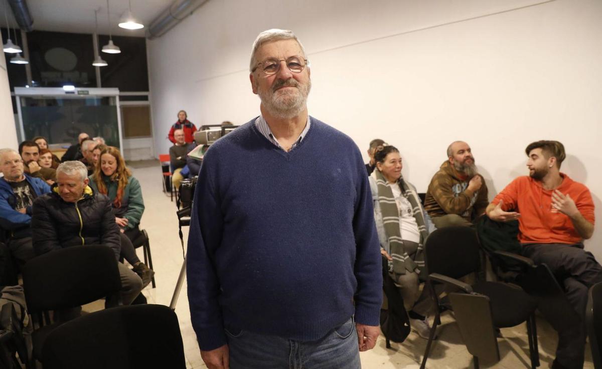 Carlos Nores, ayer, en El Ñeru Verde, antes de su charla. | M. VILLAMUZA