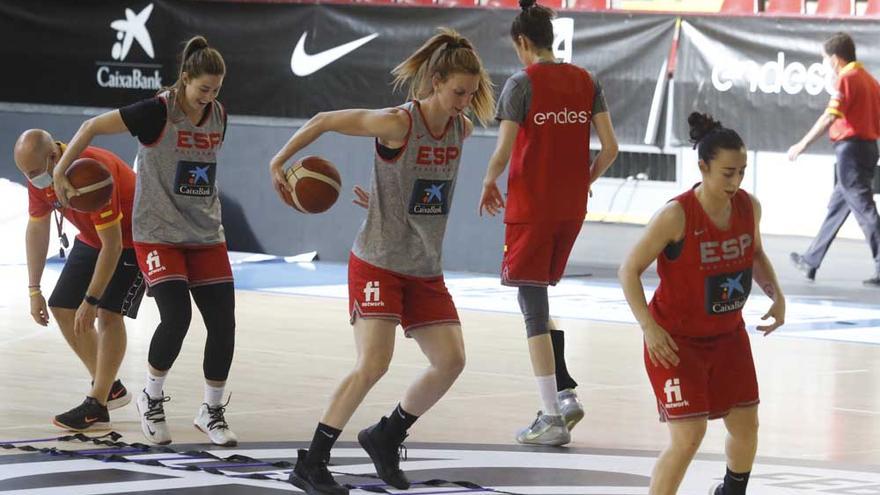 La selección española femenina de baloncesto ya está en Córdoba