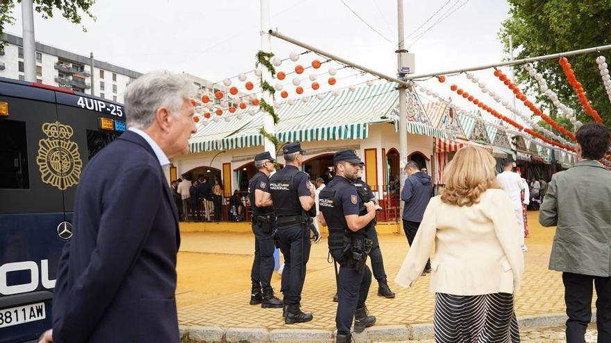 Policías de paisano detienen a cuatro personas por robos con violencia y hurtos en la Feria de Sevilla