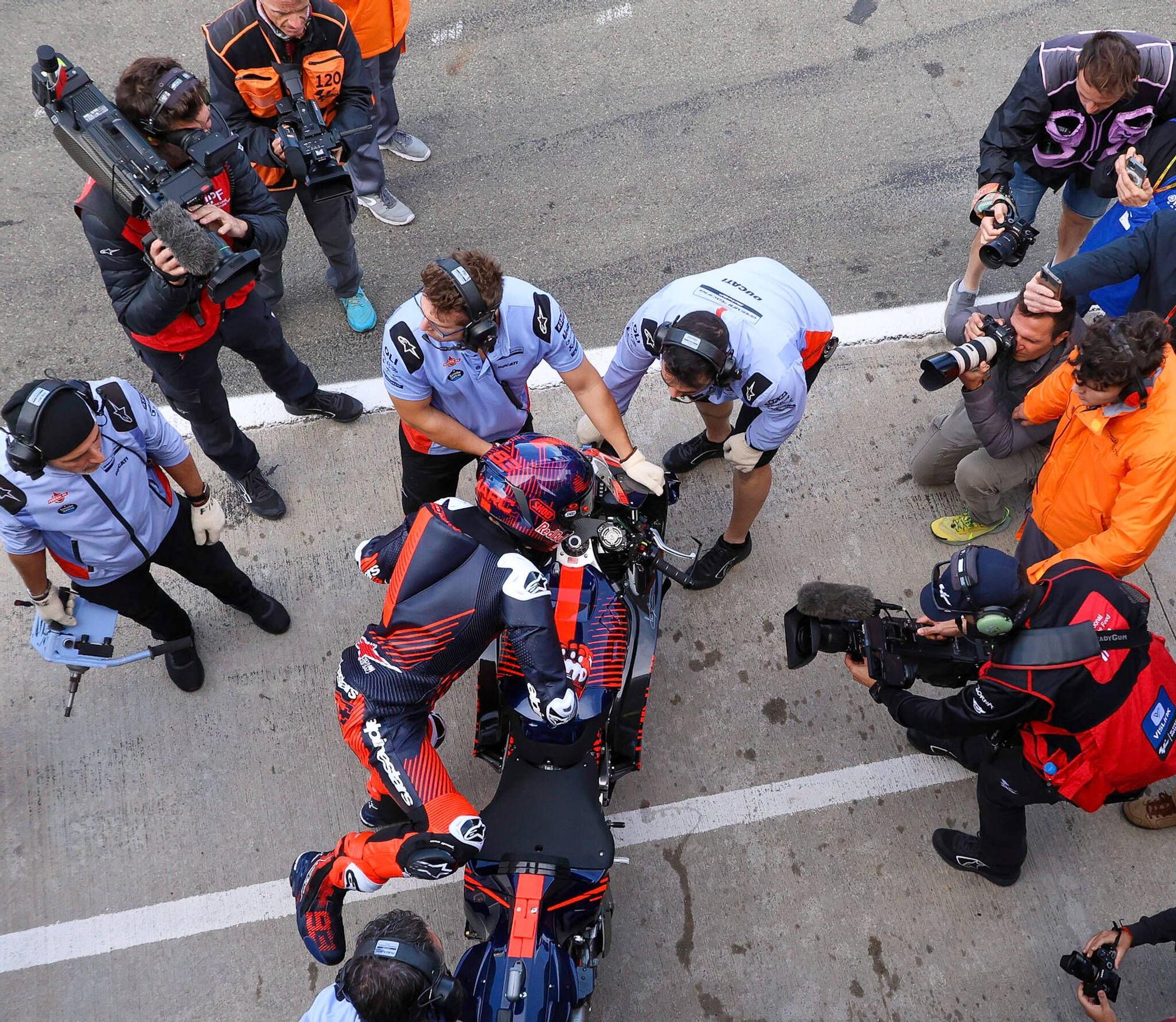 Primeras imágenes de Marc Márquez entrenando con la Ducati en Cheste