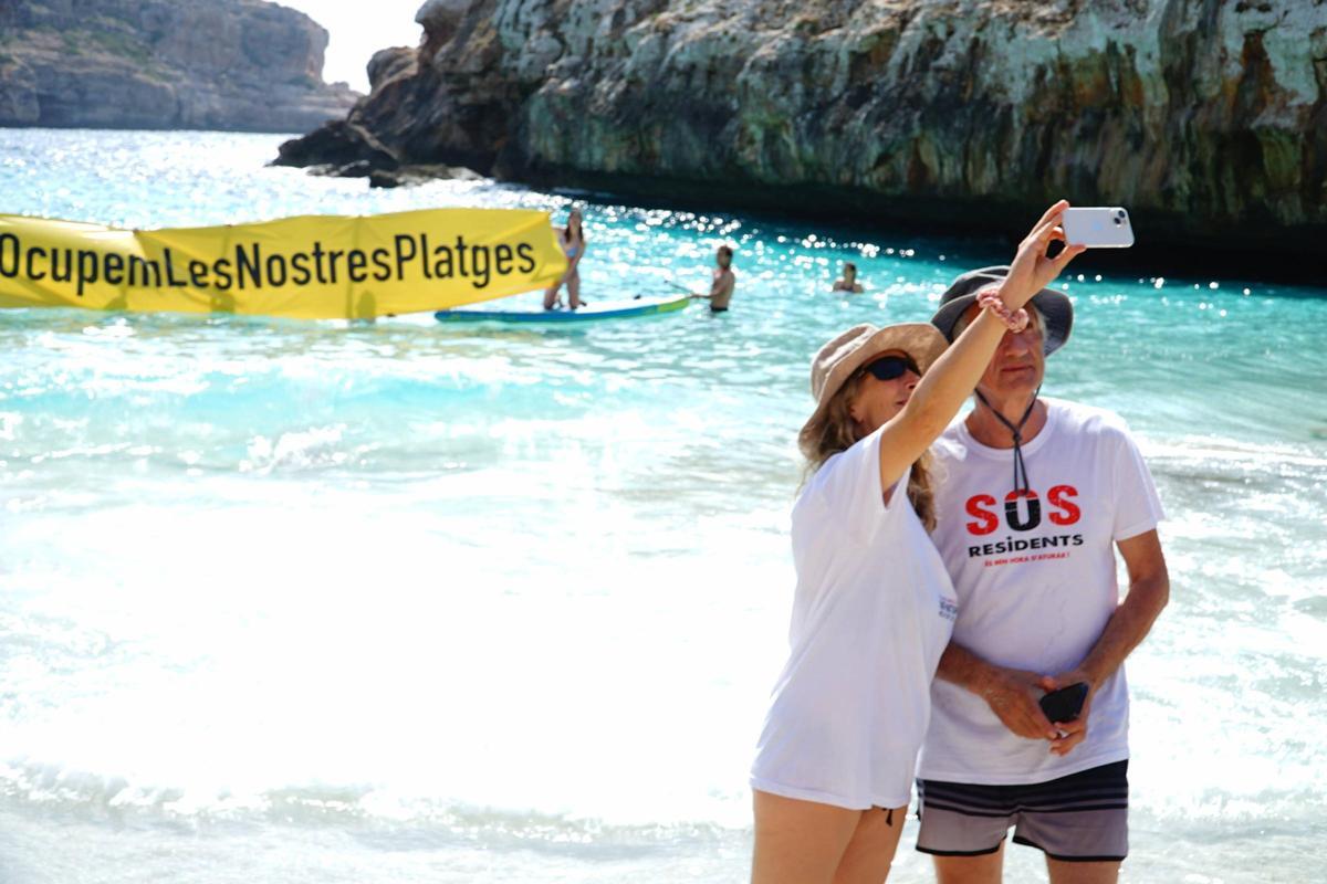 Los mallorquines 'recuperan' el Caló des Moro
