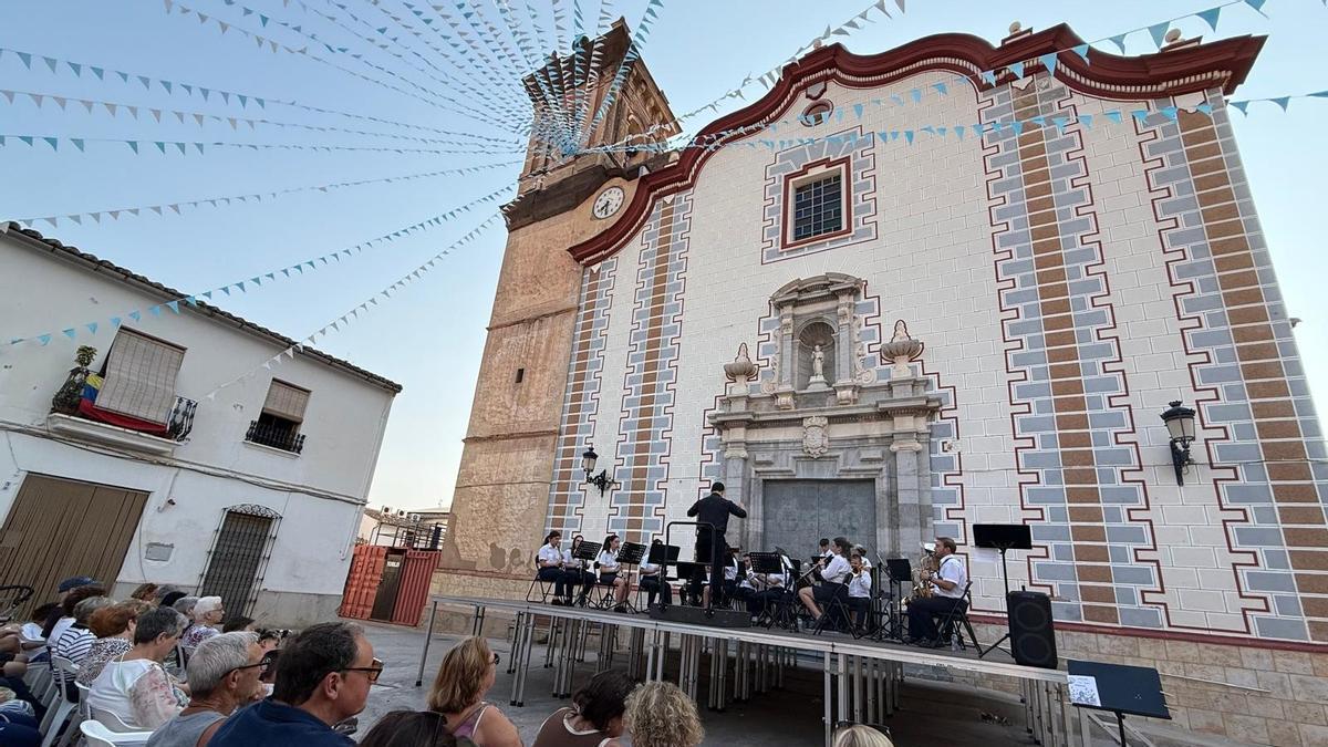 Una de las actuaciones de las fiestas de Petrés.