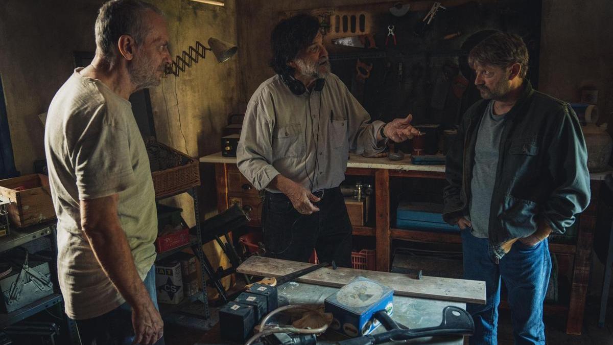 José Coronado, Víctor Erice y Manolo Solo, en el rodaje de Cerrar los ojos.