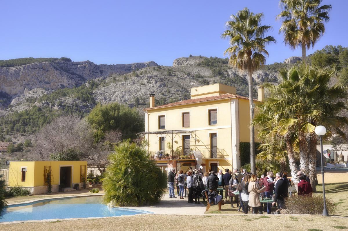 La finca está rodeada de los parques naturales de Alcoy.