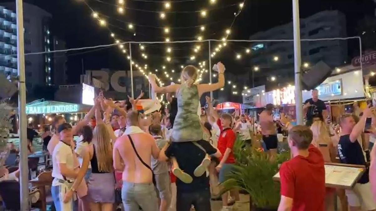 Briten in Magaluf nach dem EM-Halbfinale.