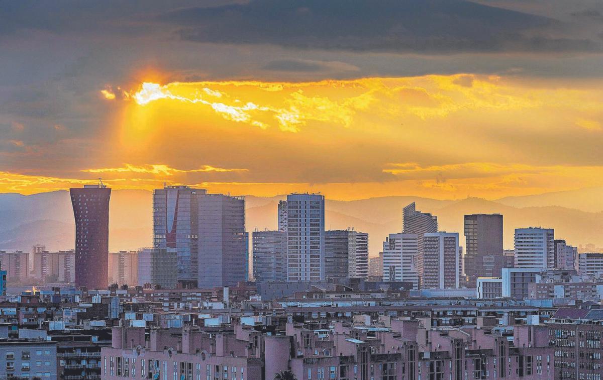 La plaza Europa de L’Hospitalet vista des de Montjuïc.
