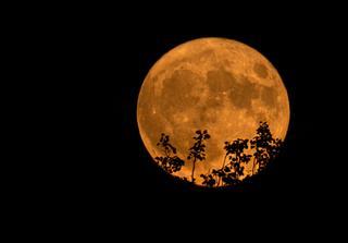 Las imágenes más espectaculares de la Superluna de Ciervo del 2022