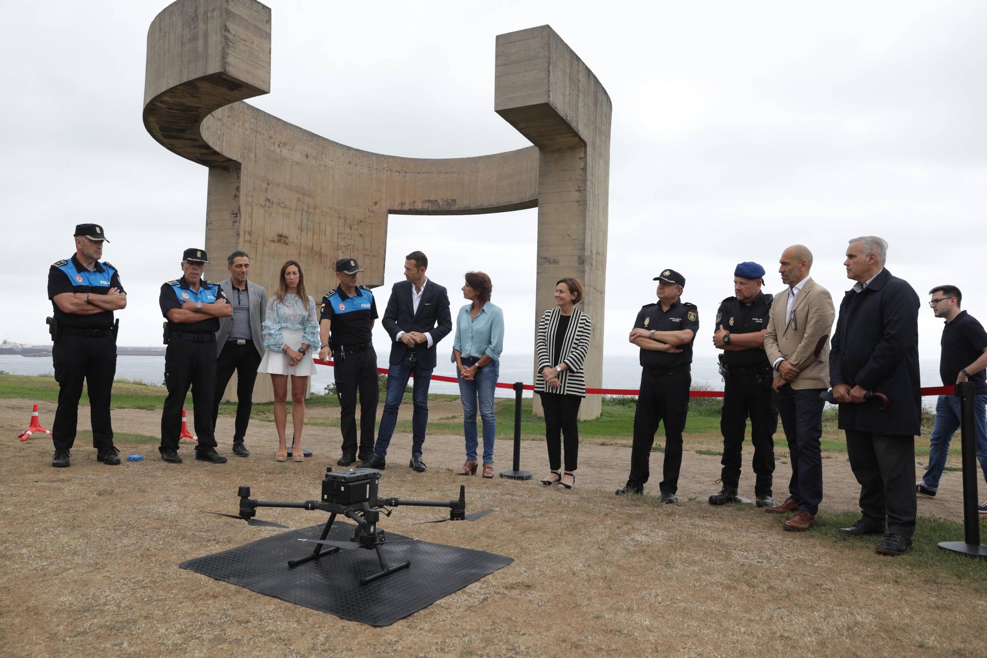 El nuevo furgón para pilotar drones de la Policía Local de Gijón, en imágenes