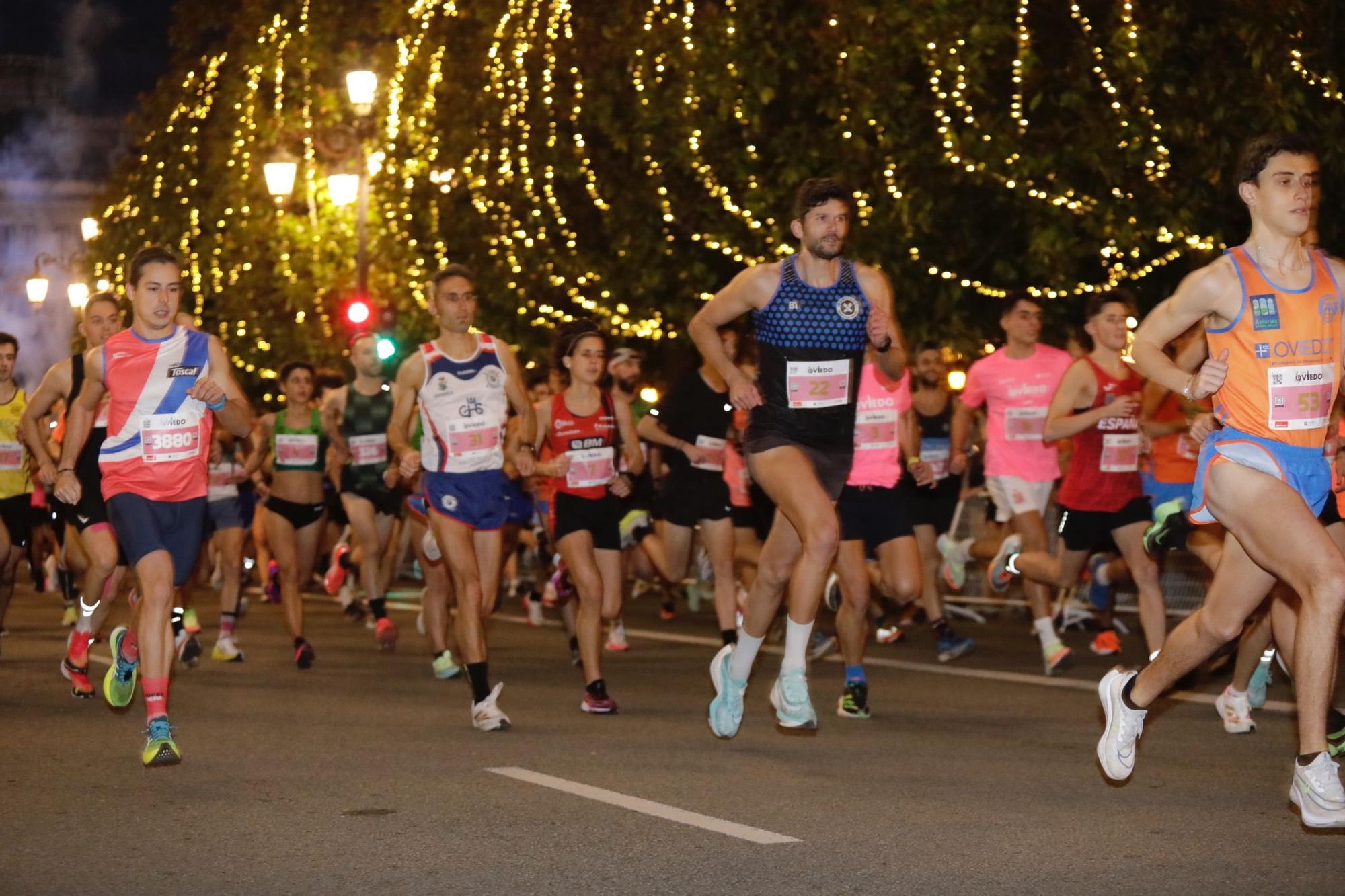 En imágenes: Jaime Bueno (Univerisad de Oviedo) y Mariam Benkert triunfan en la San Silvestre de Oviedo