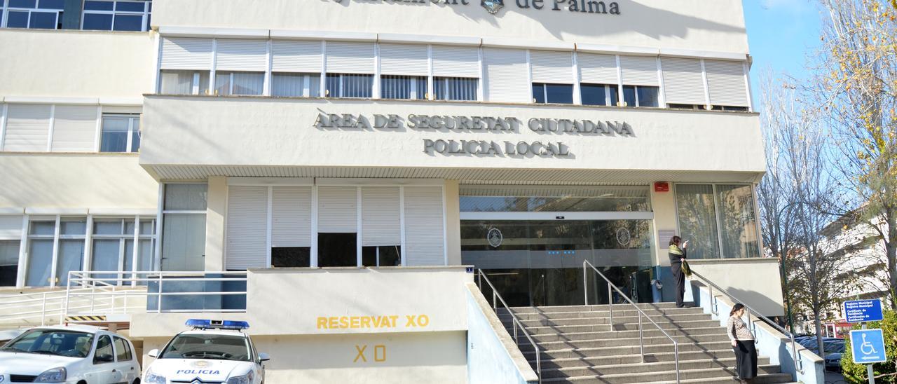 El policía expedientado trabaja en el cuartel de Sant Ferran