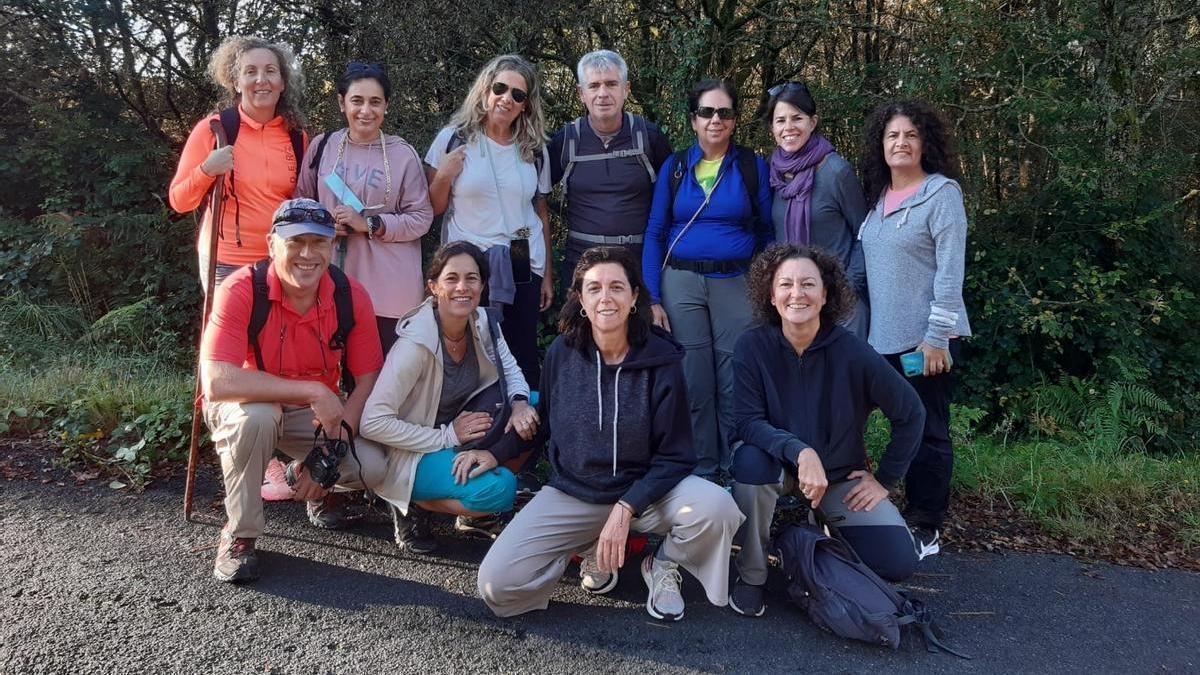 Un grupo de madrileños, familiares y amigos de Amparo Porras, que realizaron estos días el Camiño da Geira por etapas.