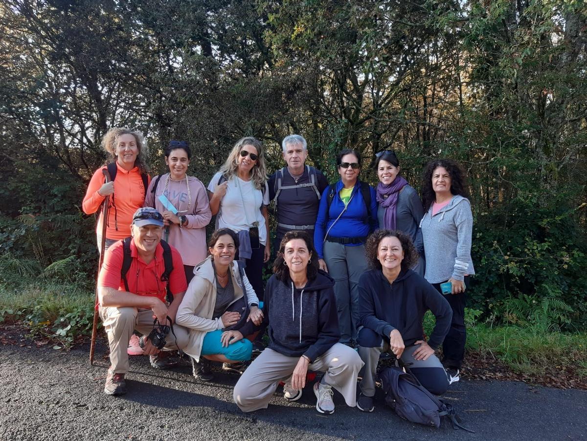 Un grupo de madrileños, familiares y amigos de Amparo Porras, que realizaron estos días el Camiño da Geira por etapas.