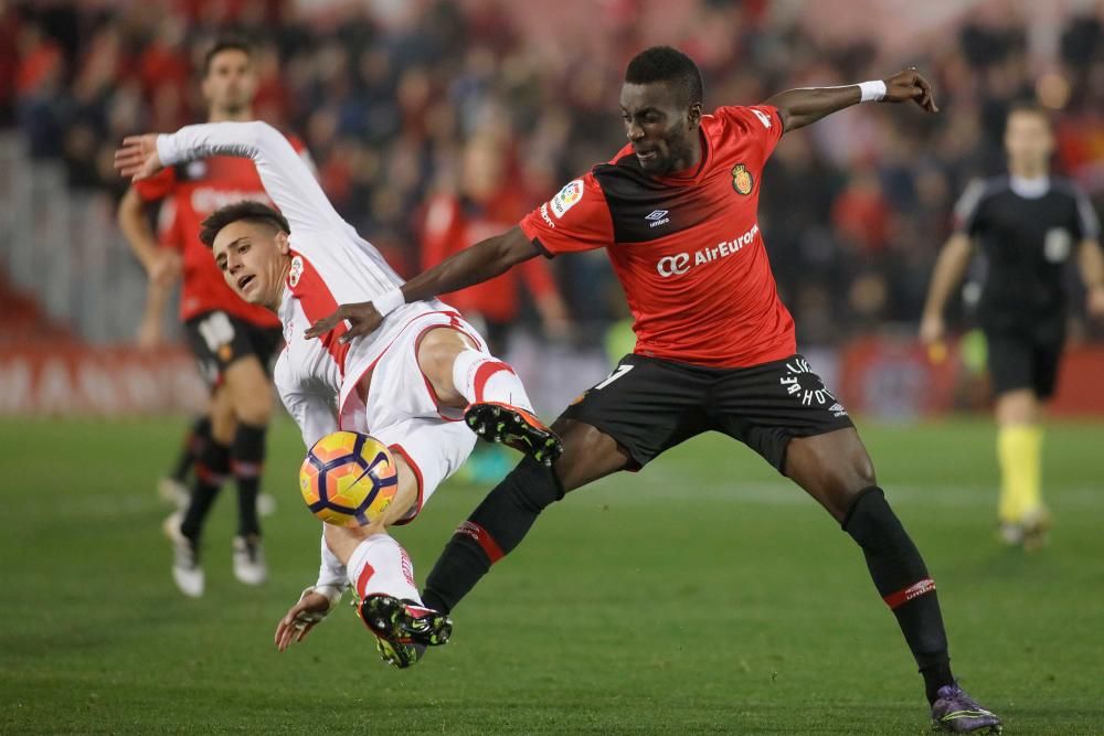 Mit dem sechsten Saisonsieg hat sich Real Mallorca erstmal wieder aus dem Tabellenkeller rausgeschossen. Der Zweitligist gewann am Sonntagabend (12.2.) im Stadion von Son Moix gegen Rayo Vallecano mit 2:1.