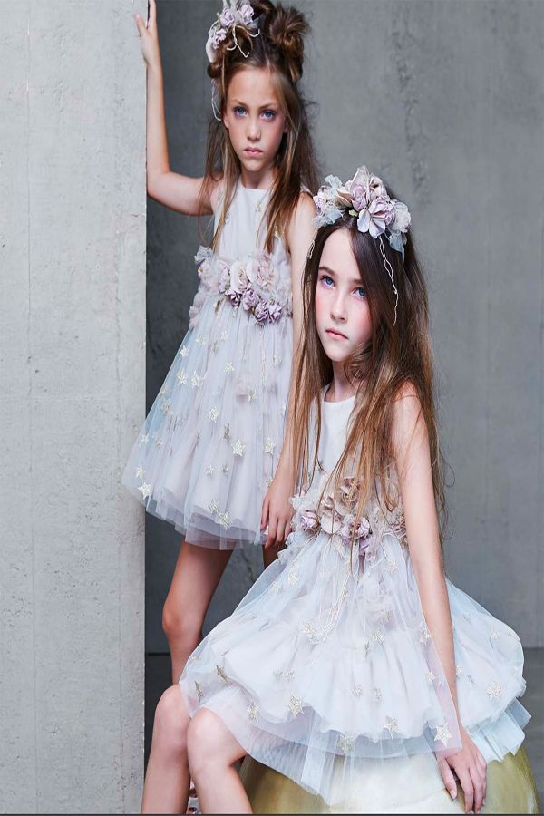 Vestido de tul con estampado de estrellas y flores de Hortensia Maeso