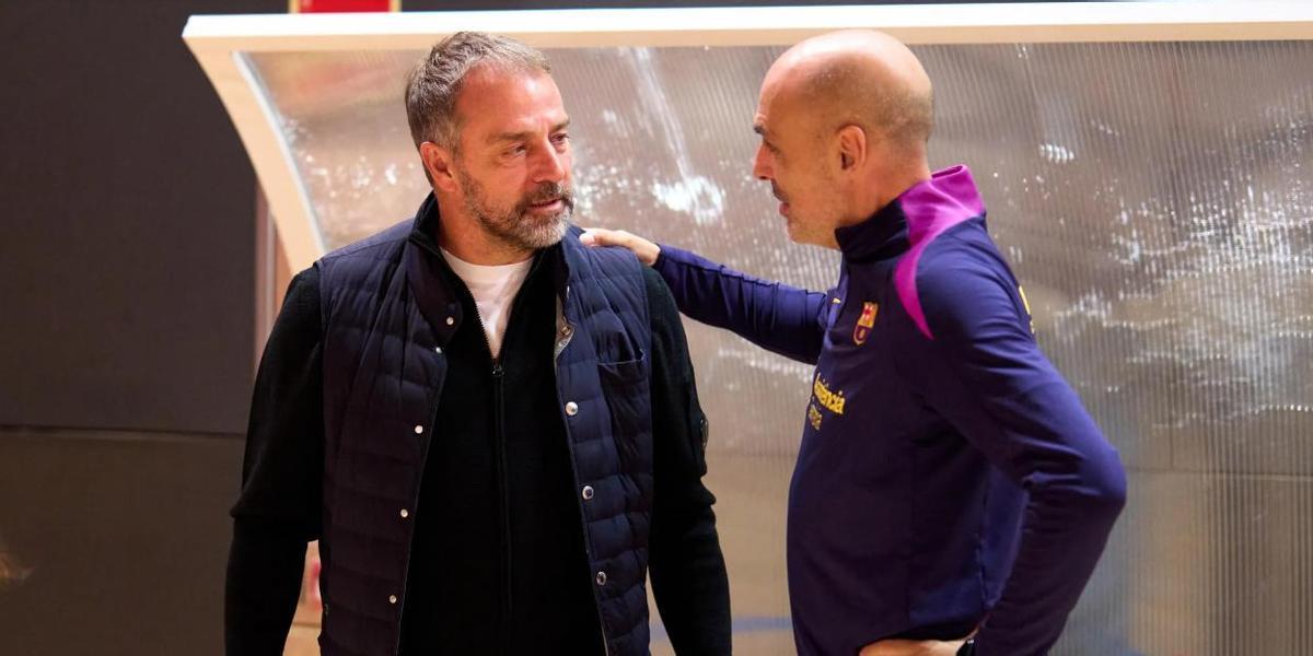 Hansi Flick junto a Javi Rodríguez, entrenador del fútbol sala