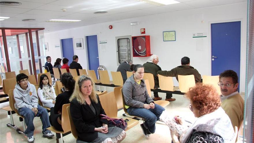 Las listas de espera en Extremadura suman 114.852 pacientes pero se reducen un 9,94%
