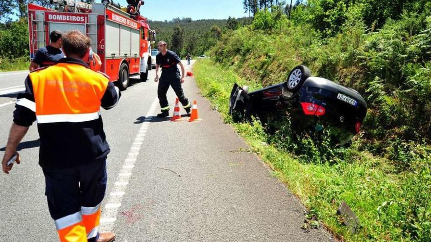 Buscan a un conductor fugado en Catoira tras arrollar a un romero y causar otro accidente