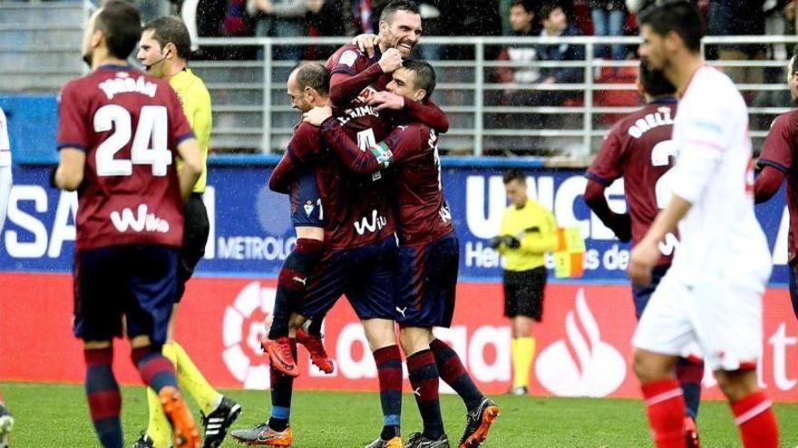 El Eibar rompe a un Sevilla irreconocible (5-1)