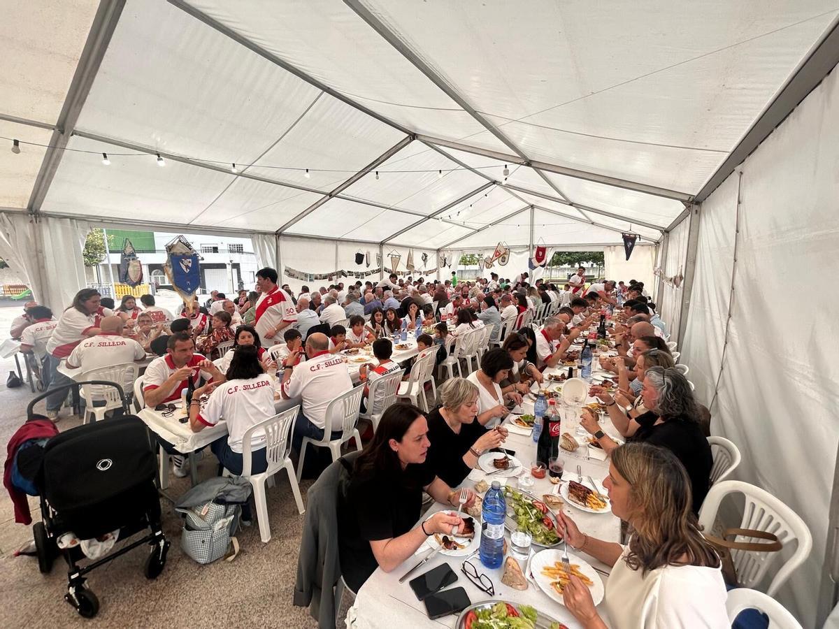 Comida en la antigua plaza ferial.