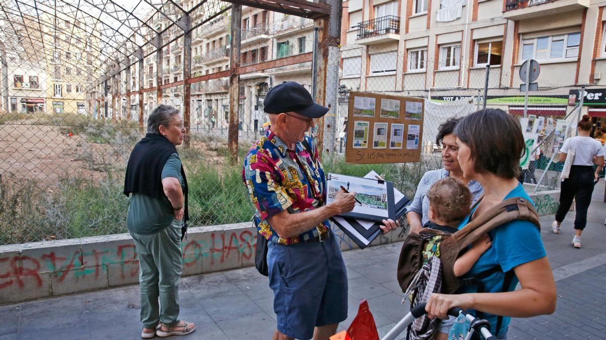 Críticas de los vecinos de Gràcia por el proyecto de obras pendientes del mercado de la Abaceria.