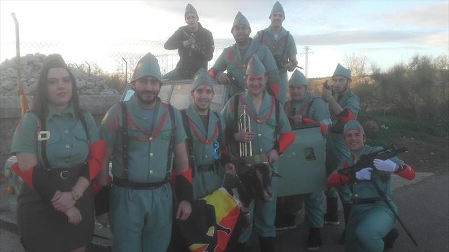 Cocineros, aves y soldados invaden la avenida Alfonso VII