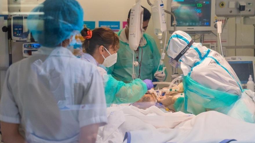 Salud notifica en seis días 22 muertes y 136 hospitalizaciones por covid en Córdoba